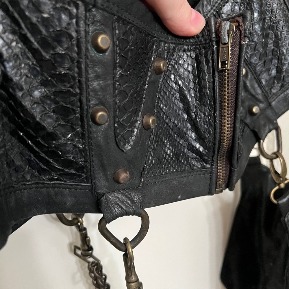 Black Leather Harness with Snakeskin and Chain Detail- size Large - Picture 4 of 8